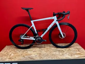 Specialized Tarmac SL7 Pro ⭐︎ SRAM Force Le vélo de course Specialized Tarmac SL7 Pro - SRAM Force