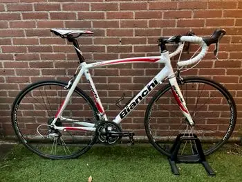 BIANCHI VIA NIRONE7 CLARIS 2018年モデル 通勤・通学におすすめ】Bianchi（ビアンキ） 2018年モデル VIA