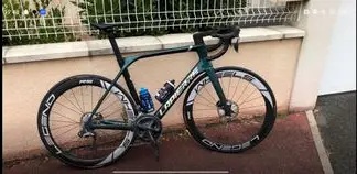 GIANT TCR ADVANCED1 DISC KOM 2022年 2022 Giant TCR Advanced Pro Disc 0 AR – Specs, Comparisons