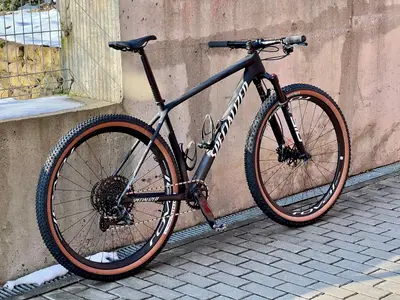 2023 Canyon Ultimate CF SL 8 Disc – Specs, Comparisons