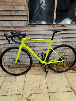 2017 Cannondale CAAD12 Disc Women's 105 – Specs, Comparisons