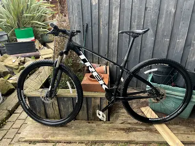2016 Trek 1.1 H2 Compact – Specs, Comparisons, Reviews – 99 Spokes