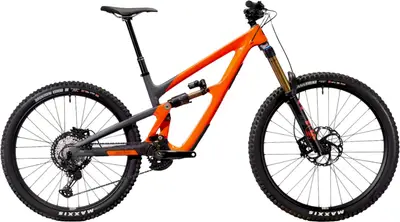 2024 Santa Cruz BRONSON X0 AXS / Carbon CC – Specs, Comparisons