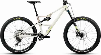 2018 Santa Cruz Nomad C XE – Specs, Comparisons, Reviews – 99 Spokes