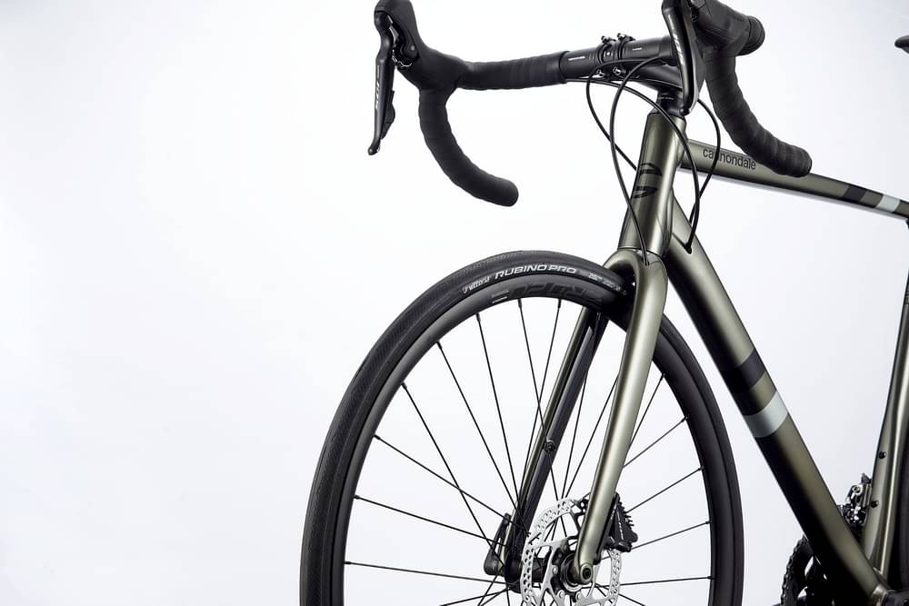 2020 Cannondale CAAD13 Disc 105 – Specs, Comparisons