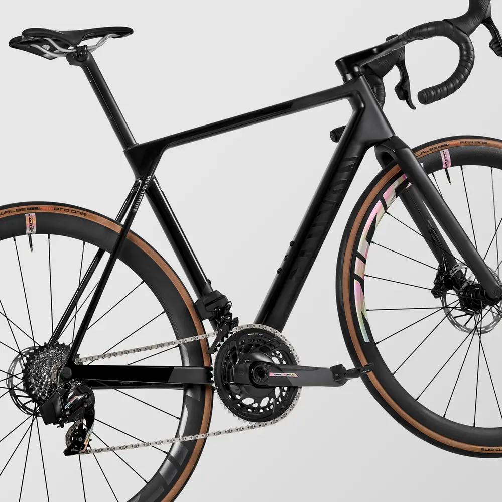 2023 Canyon Ultimate CF SLX 8 Force AXS – Specs, Comparisons