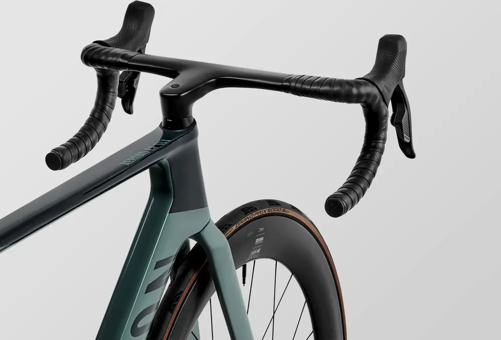 2024 Canyon Aeroad CF SLX 7 eTap – Specs, Comparisons