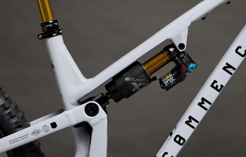 2024 Commençal META V5 STAFF MOTO STYLE CLOUD – Specs, Comparisons ...
