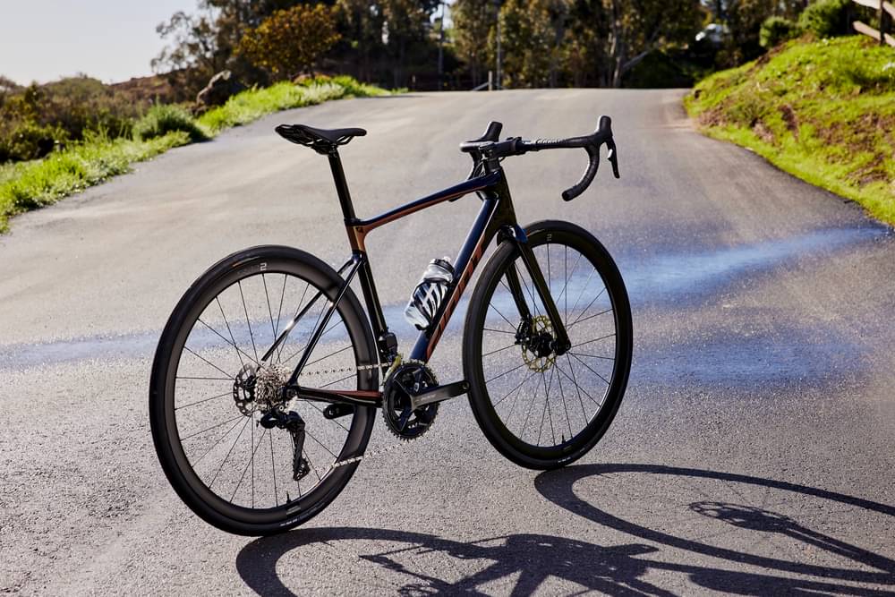 2023 Giant Defy Advanced Pro 2 Di2 – Specs, Comparisons, Reviews