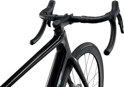 2025 Giant TCR Advanced Pro 1 Di2 – Specs, Comparisons, Reviews