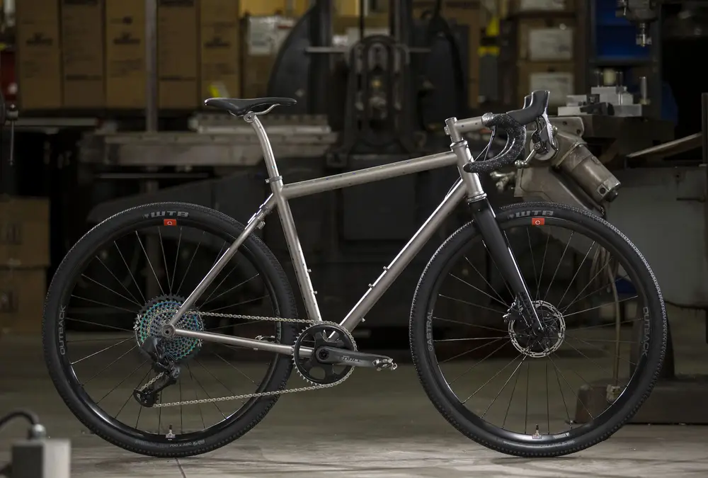 Review Moots Gravelbike Bikepacking Gcn Gravel Bike Titanium