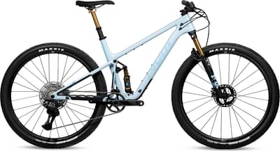 Pivot MACH 4 SL World Cup XTR Di2 w/ Carbon Wheels