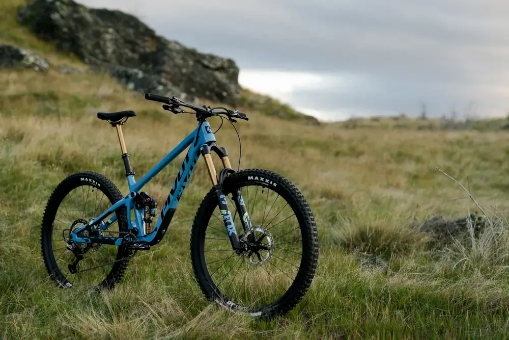 2025 Pivot Switchblade +7, Frame – Specs, Comparisons, Reviews – 99 Spokes