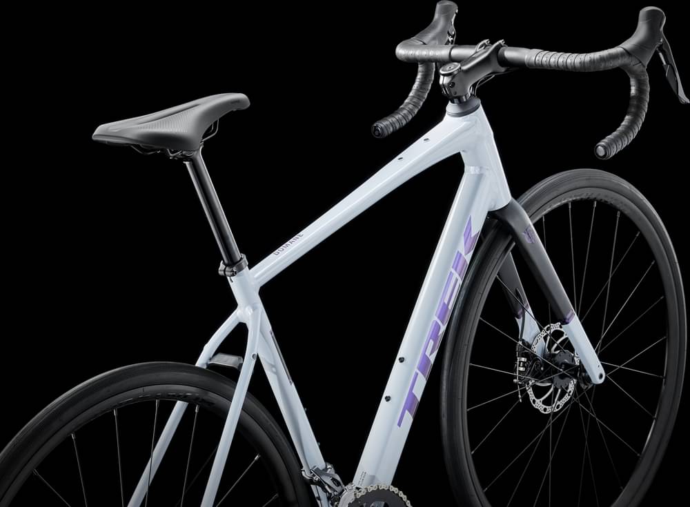 TREK 新型　DOMANE AL4 DISC GEN4 52 The All-New Trek Domane AL Gen 4 Gets a Half-Pound Lighter