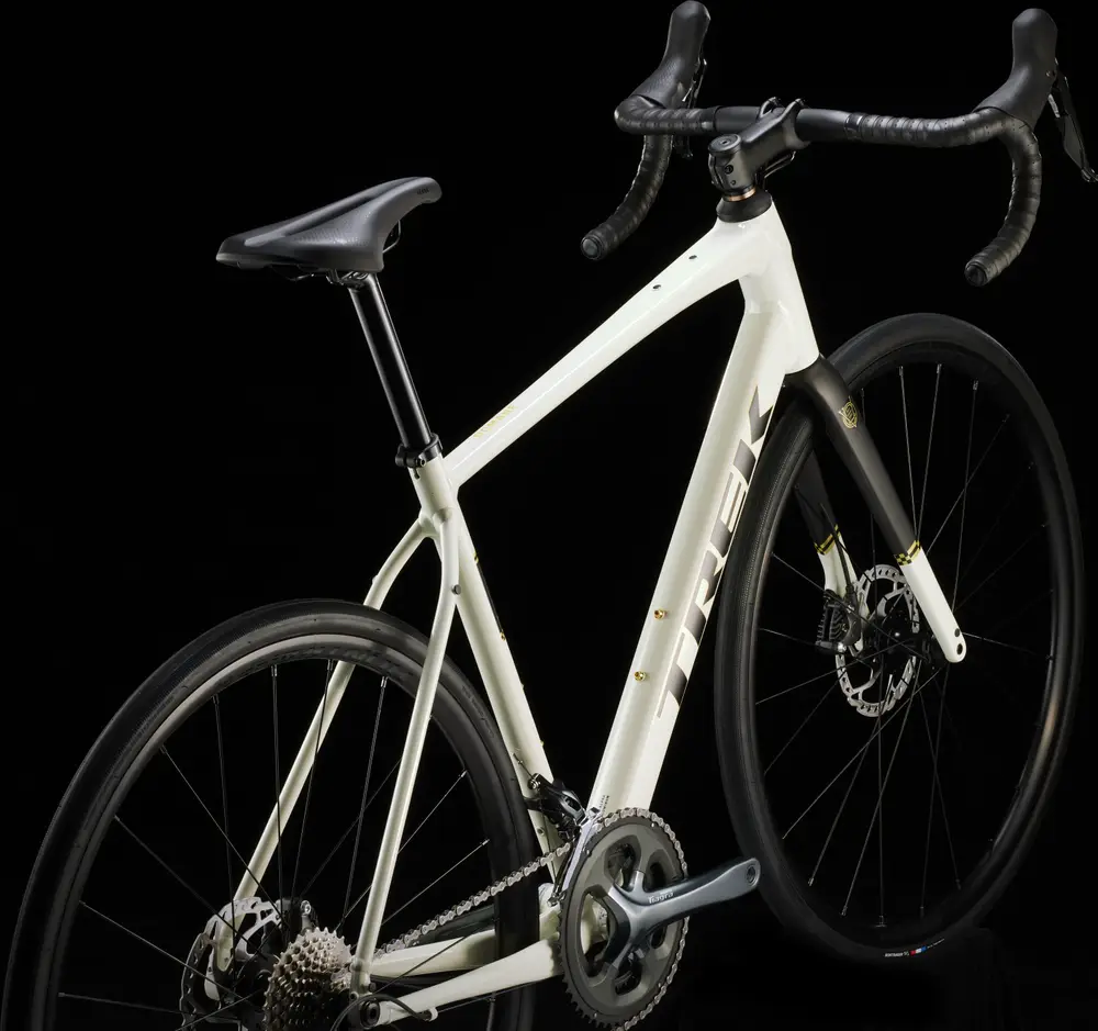 2025 Trek Domane AL 4 Gen 4 – Specs, Comparisons, Reviews